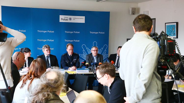 Nach der Aufklärung eines Kindsmordes bei Jena nach 26 Jahren gaben Polizei und Staatsanwaltschaft Details zum Ermittlungserfolg bekannt.