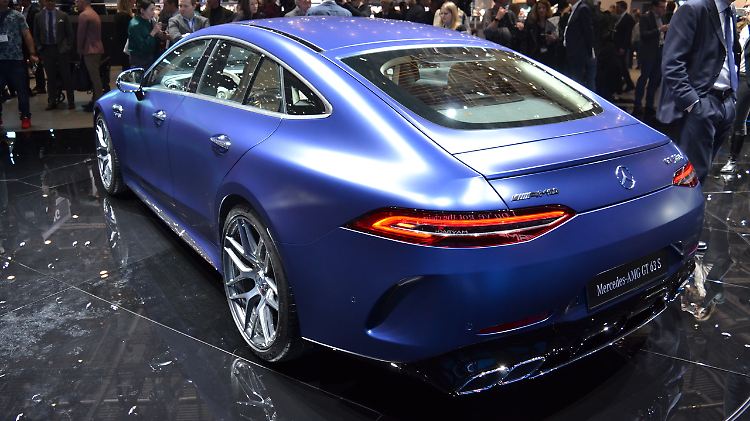 Hinter der Heckklappe des AMG GT Viertürer ist mit 445 Liter nicht allzu viel Platz.
