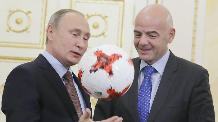 Wladimir Putin und Gianni Infantino glauben an ein sicheres Turnier.