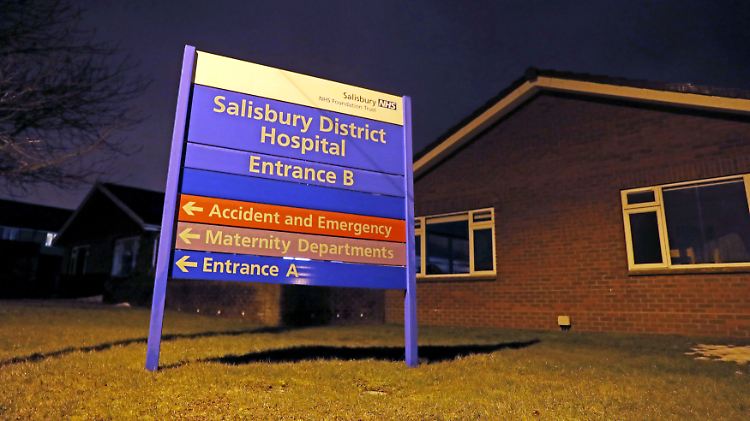 Der ehemalige russische Geheimdienstoffizier Skripal und seine Tochter liegen im Salisbury District Krankenhaus.