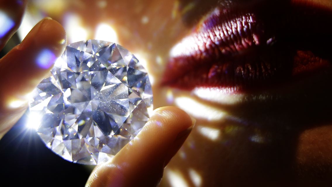 Vom Bekämpfer zum Verkäufer künstlicher Diamanten: De Beers vollzieht einen kompletten Kurswechsel.