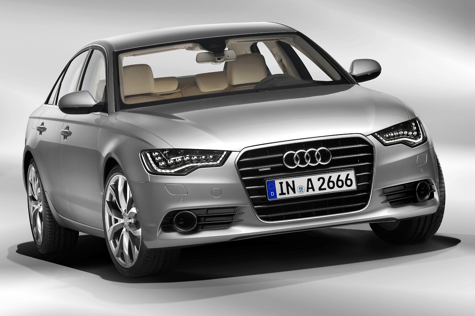 Wurde Zeit: Audi stand beim A6 unter Zugzwang. Die Konkurrenz namens BMW und Mercedes ist schon länger mit neuen Modellen in der oberen Mittelklasse am Start. 