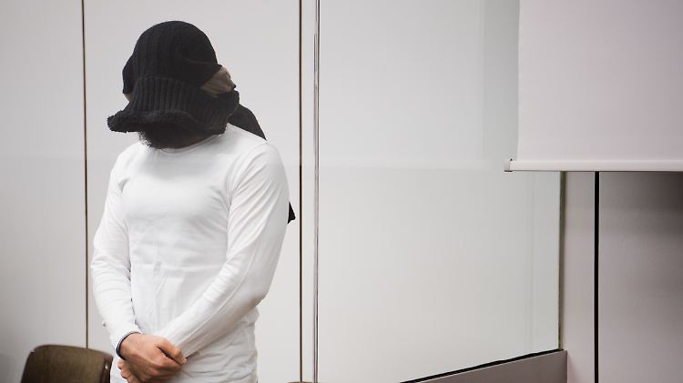 Abu Walaa steht seit Ende September 2017 in Celle vor Gericht.