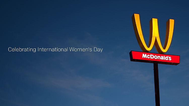 McDonald's stellt zum Internationalen Weltfrauentag sein Logo um.