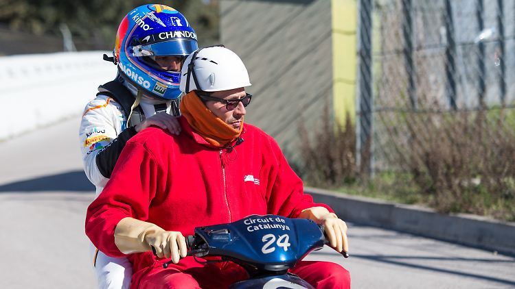 Zurück in die Box - und Fernando Alonso ist nur Beifahrer.