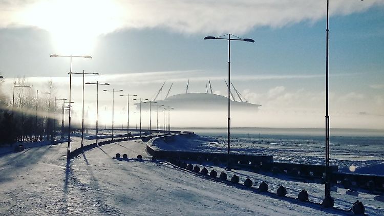 Bodenkontakt? Völlig überbewertet. Das Krestowski-Stadion in St. Petersburg.