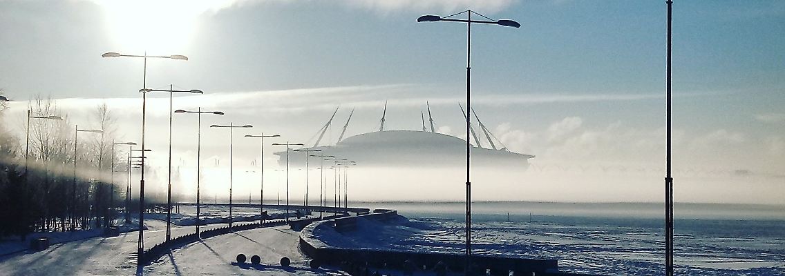 Bodenkontakt? Völlig überbewertet. Das Krestowski-Stadion in St. Petersburg.