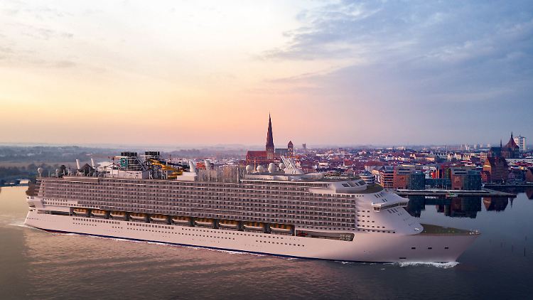 Ein Schiff der Global Class vor der Rostocker Kulisse. Diese Simulation wird wohl höchstens bei der Übergabe an den Kunden Wirklichkeit.