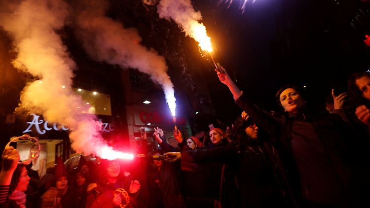 Auch viele Frauen in Istanbul haben die Schauze voll von der Diskriminierung und Gewalt gegen Frauen.