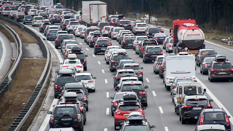 Investitionen in die Infrastruktur? Das hieße wohl auch weniger Staus auf deutschen Autobahnen und mehr fließender Verkehr.