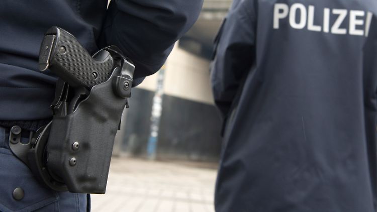 Einsatz auf der Tourismusmesse ITB: Mitarbeiter einer Sicherheitsfirma fordern "Freiheit für Palästina".