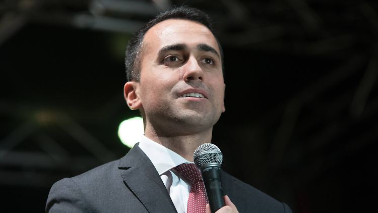 Di Maio ist vom harten Kurs einer Ablehnung etablierter Parteien abgerückt.