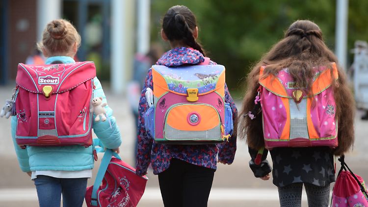 Vor allem Grundschulrektoren sind unzufrieden - sie würden ihren Beruf am wenigsten weiterempfehlen.