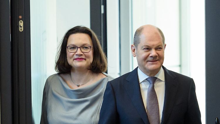 Die designierte Parteichefin Nahles und der kommissarische SPD-Vorsitzende Scholz stellten die Minister vor.