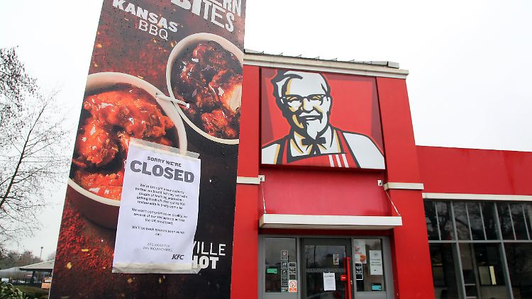 Hunderte KFC-Filialen mussten tagelang wegen Problemen bei DHL schließen.