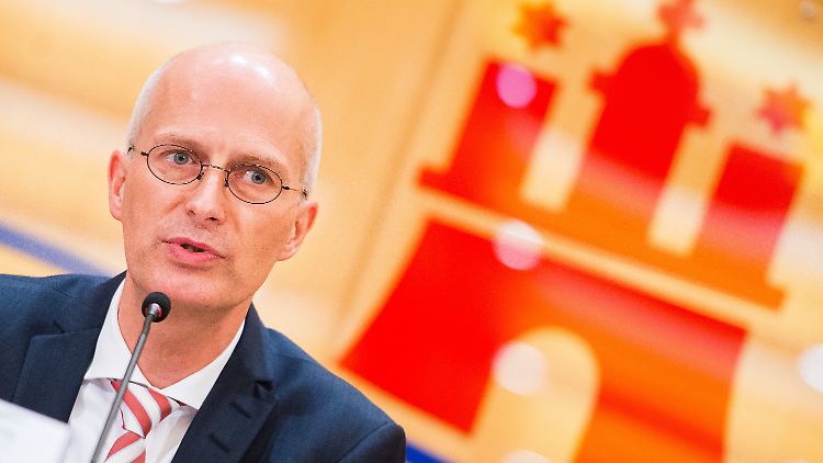 Peter Tschentscher ist seit 2011 Hamburgs Finanzsenator. Der SPD-Mann ist 52 Jahre alt, früher hat er als Arzt gearbeitet.