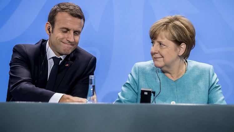 Macron ist für seine Vorhaben in Europa auf Merkel angewiesen, doch die Kanzlerin lässt ihn bisher warten.