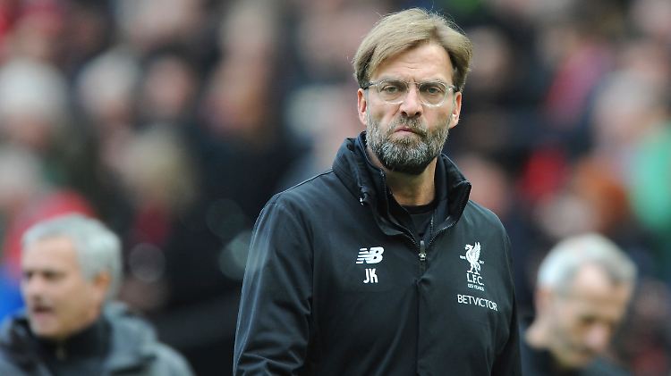 Jürgen Klopp ärgert sich über die Niederlage im Old Trafford.