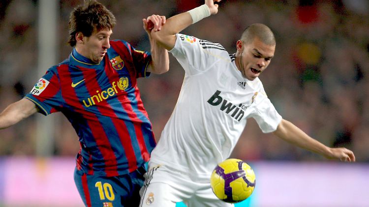 Lionel Messi und Pepe während des letzten "Clasico" im Duell. Damals siegte Barcelona mit 2:0.