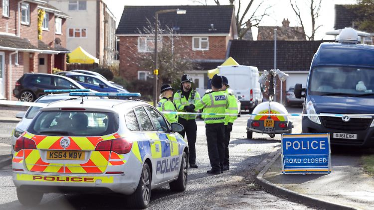 Ermittlungen in Salisbury: Dort haben Skripal und seine Tochter in einem Restaurant gegessen. Wenige Stunden später brachen sie auf einer Parkbank zusammen.