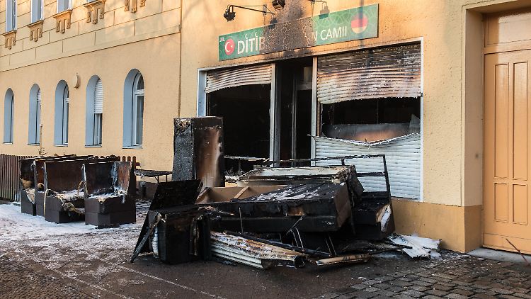 Das Feuer in der Moschee in Berlin-Reinickendorf brach gegen zwei Uhr morgens aus.