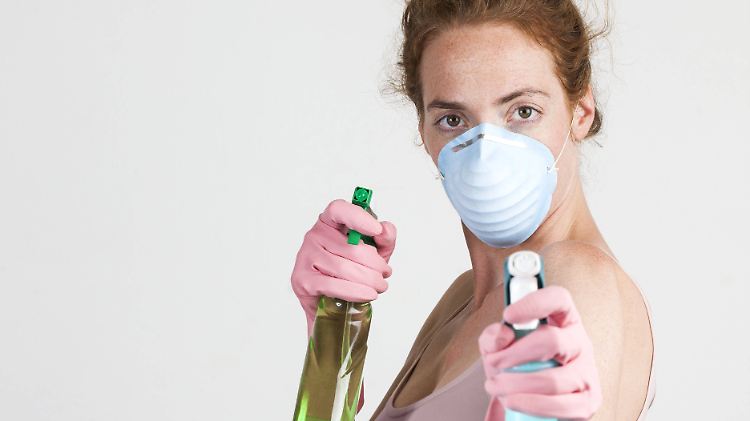 Asthmatiker und Menschen, die Probleme mit den Bronchien haben, sollten auf duftstofffreie Putzmittel zurückgreifen. 