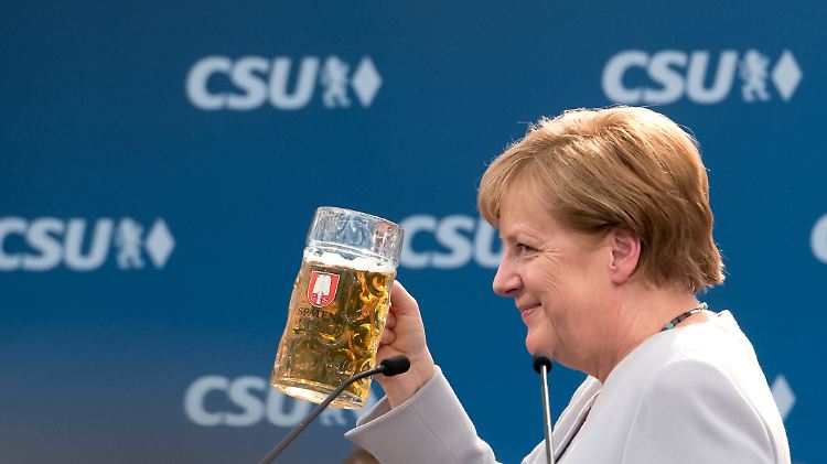 Typisch deutsch? Angela Merkel, Bier und die CSU.