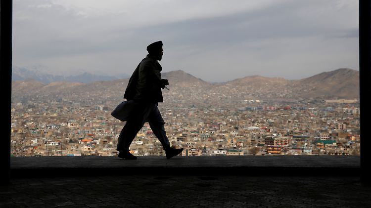 Telefon-Verbot in Afghanistan: In weiten Teilen des Landes fügen sich die Mobilfunkanbieter den Drohungen der Taliban.
