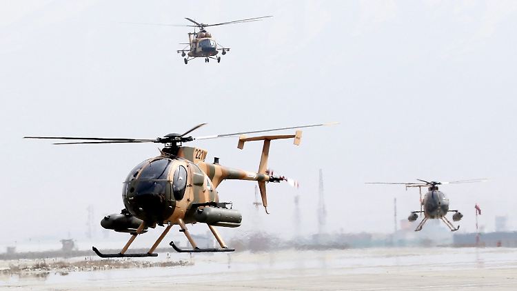 Die afghanische Luftwaffe fliegt unter anderem mit MD-530-Helikoptern. In anderen Ländern sind mit dem Modell eher Touristen unterwegs.