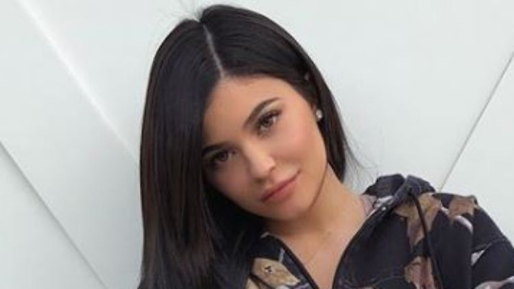 Kylie Jenner ist seit rund einem Monat Mutter und seit wenigen Stunden Besitzerin eines neuen Ferrari.
