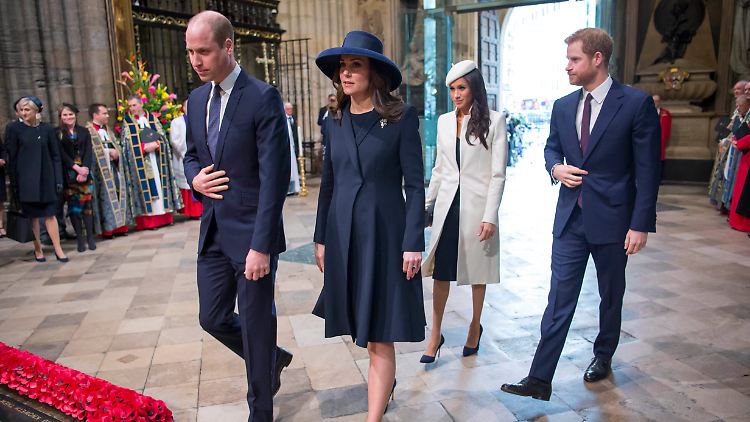 Blau oder weiß? Kate oder Meghan? Royal-Fans sind sich uneins.