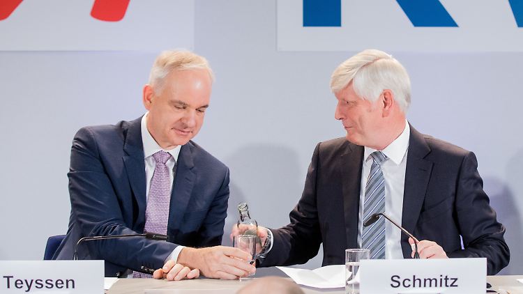 Johannes Teyssen (links) und Rolf Martin Schmitz sehen nur Vorteile durch ihren Coup.