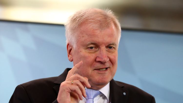 Seehofer blickt durchaus wehmütig auf den Tag.