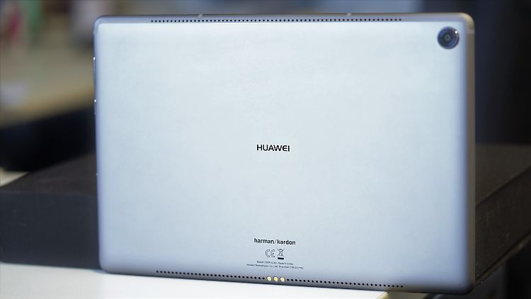 Das Huawei Mediapad M5 ist in Aluminium gekleidet. 