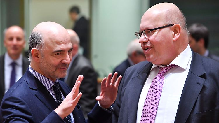 Finanzministertreffen in Brüssel: Deutschland wird von Peter Altmaier (r.), dem künftigen Bundeswirtschaftsminister,  vertreten.