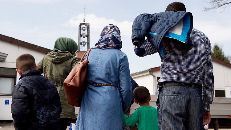 Deutlich weniger Menschen als noch 2016 suchten im vergangenen Jahr Asyl in Deutschland.
