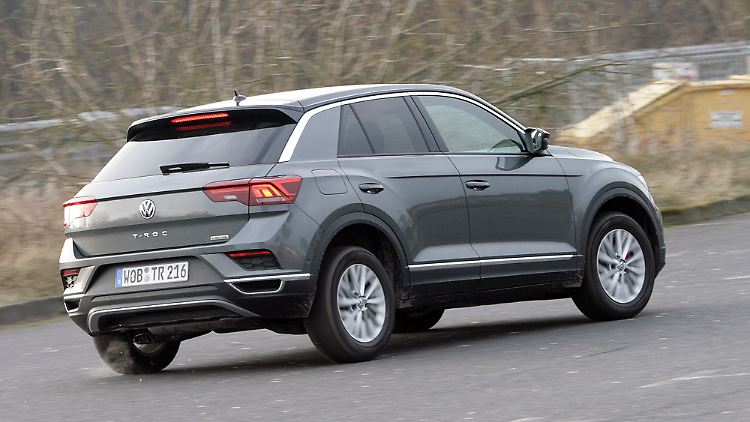 Das Kofferraumvolumen hinter der Klappe des T-Roc mit Allradantrieb, misst mit 392 Litern 50 Liter weniger als im frontgetriebenen VW.