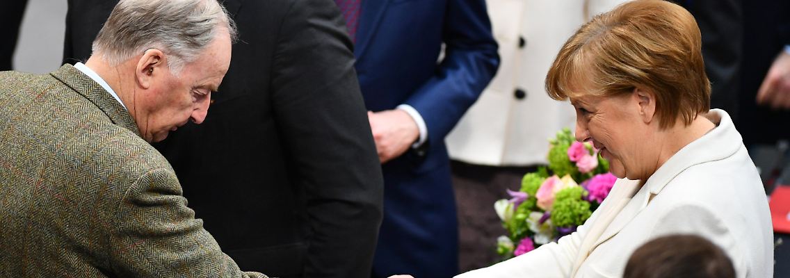 Gauland gratuliert Merkel zur Wahl.