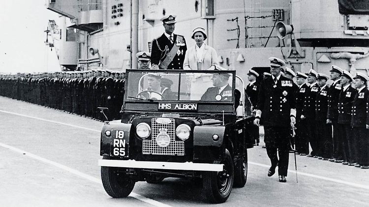 Land Rover Series I mit Queen Elizabeth II und Prinz Philip 1958.