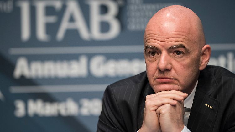 Fifa-Präsident Fianni Infantino will alles richtig machen bei der WM-Vergabe 2026 - gar nicht so leicht.