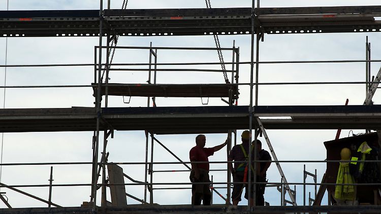 Die Handwerker sind ausgelastet.