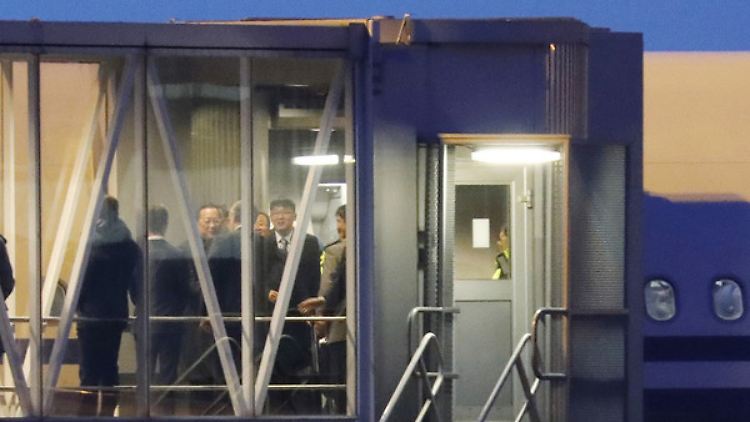 Die schwedische Delegation bei der Ankunft am Arlanda Flughafen in Stockholm. 