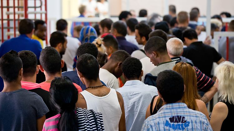 Künftig sollen nur Asylbewerber mit positiver Bleibeprognose auf die Kommunen verteilt werden. 