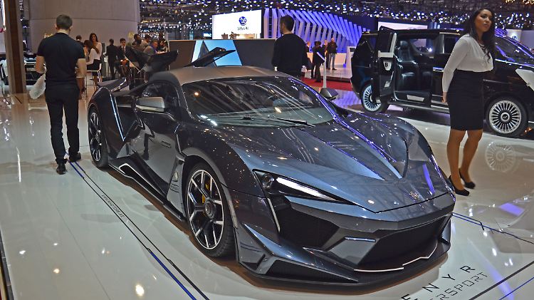 Der Fenyr Supersport von W Motors ist mit 912 PS das Auto, das die Scheichs versteht.