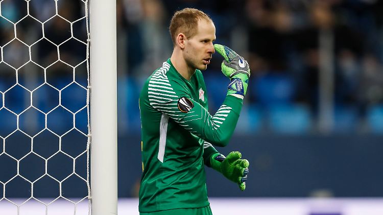 Den möglichen Viertelfinalgegner bereits im Blick: RB-Keeper Peter Gulasci.