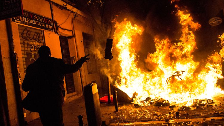 Sechs Menschen wurden bei den Protesten festgenommen.