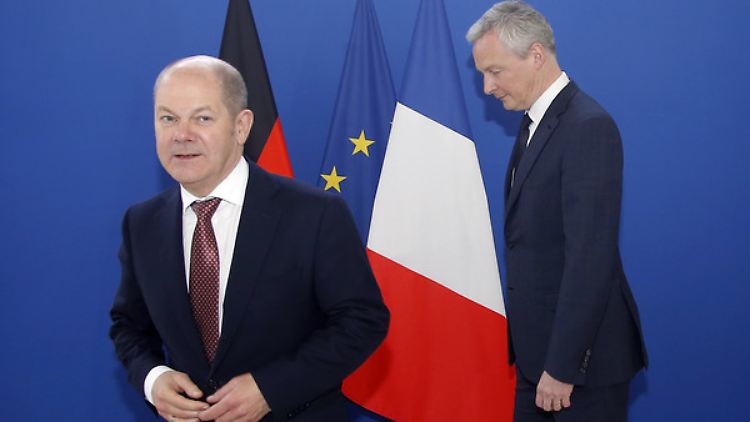 Bundesfinanzminister Olaf Scholz (vorne) und sein französischer Amtskollege Bruno Le Maire. 