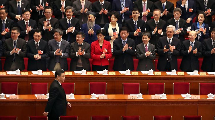 Die 2970 Delegierten sprachen sich ohne Gegenstimme für Xi Jinping aus, der seit 2013 im Amt ist.