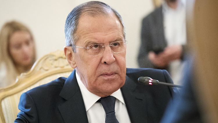 Der russische Außenminister Lawrow weist jegliche Beteiligung Russlands an der Affäre zurück.