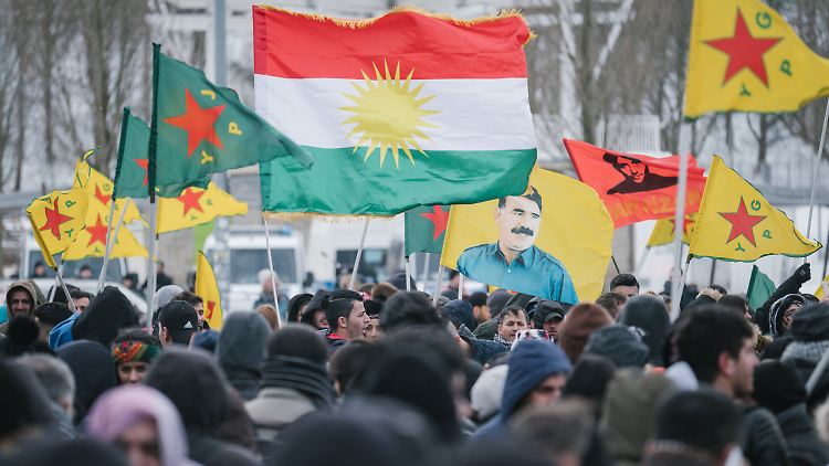 Am Wochenende demonstrierten wieder Tausende empörte Kurden in Hannover - seit Beginn der türkischen Militärschläge in Afrin kam es auch vermehrt zu Anschlägen gegen türkische Einrichtungen.